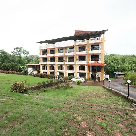 Hotel Oyo 44109 Sea Wood 3*